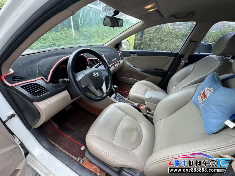 16年现代瑞纳轿车抵押车出售