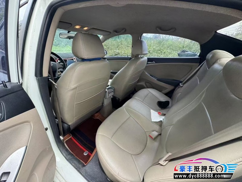 16年现代瑞纳轿车抵押车出售