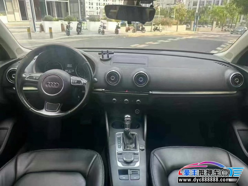 17年奥迪A3轿车抵押车出售