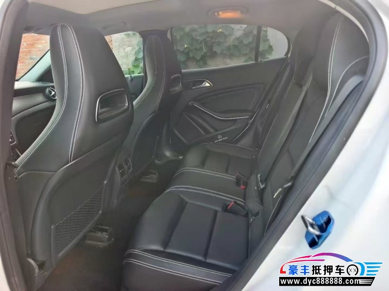 19年奔驰GLA轿车抵押车出售