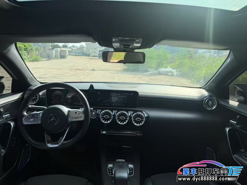 19年奔驰A轿车抵押车出售