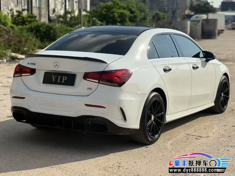 19年奔驰A轿车抵押车出售