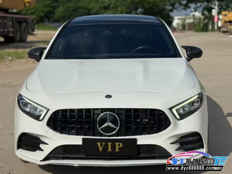 19年奔驰A轿车抵押车出售