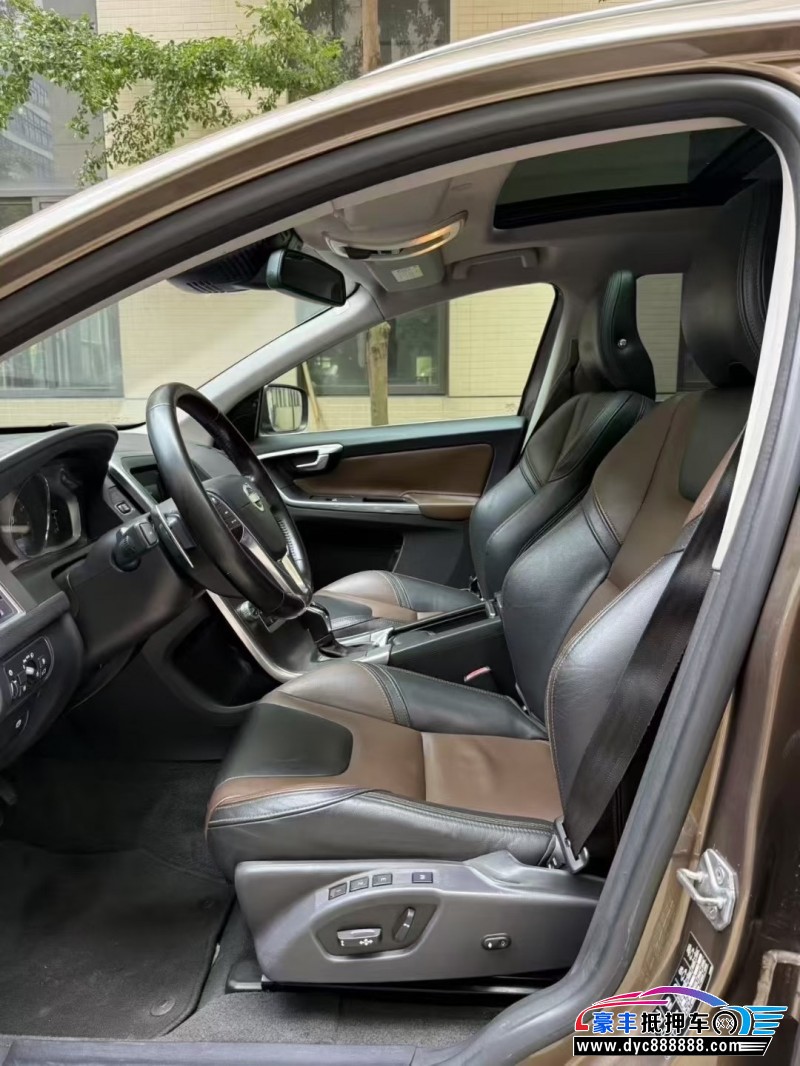 15年沃尔沃XC60轿车抵押车出售