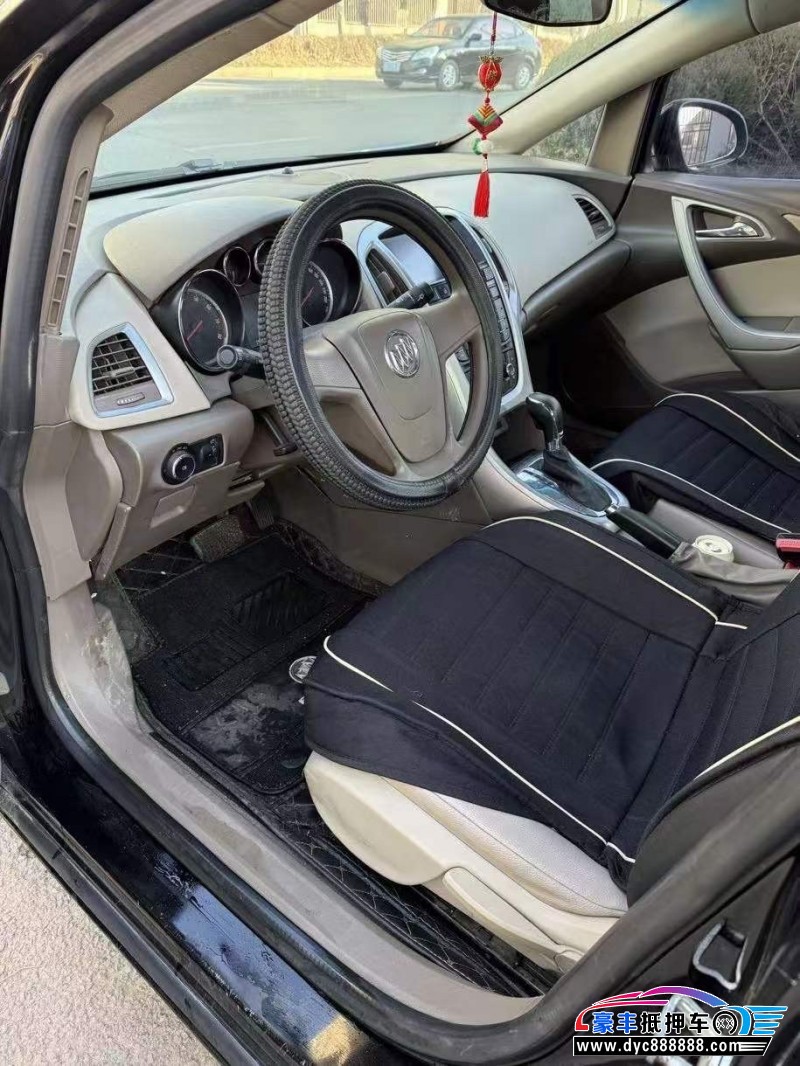 13年别克英朗轿车抵押车出售