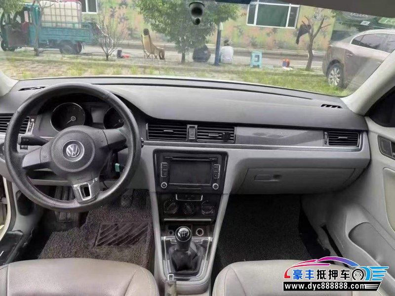 14年大众宝来轿车抵押车出售