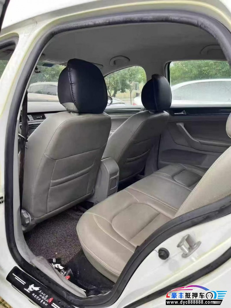 14年大众宝来轿车抵押车出售