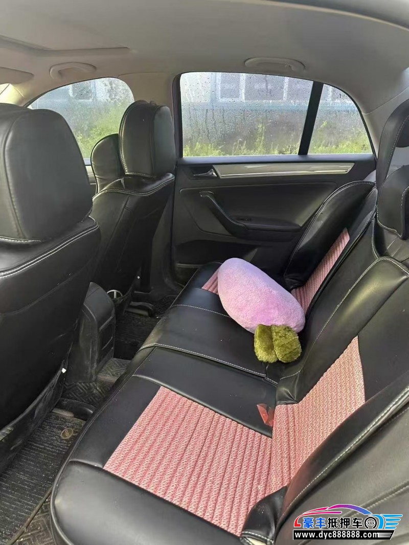 13年大众宝来轿车抵押车出售