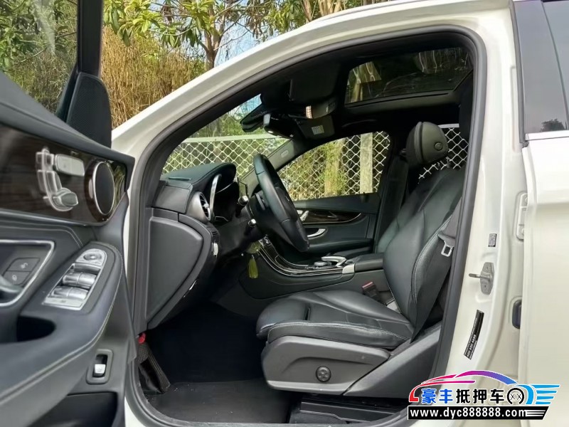 19年奔驰GLC轿车抵押车出售