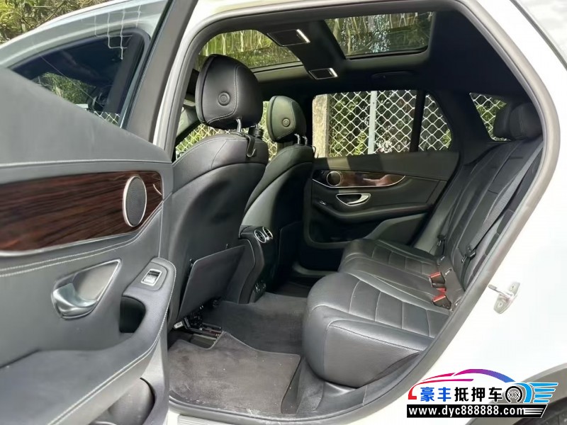 19年奔驰GLC轿车抵押车出售