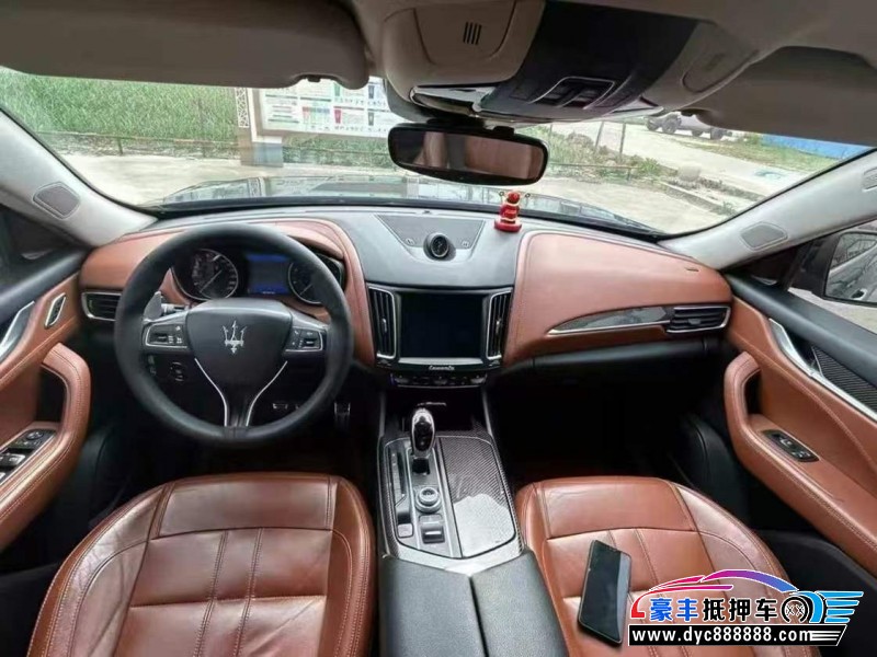 17年玛莎拉蒂莱万特轿车抵押车出售