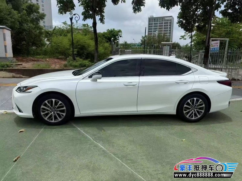 22年雷克萨斯ES轿车抵押车出售