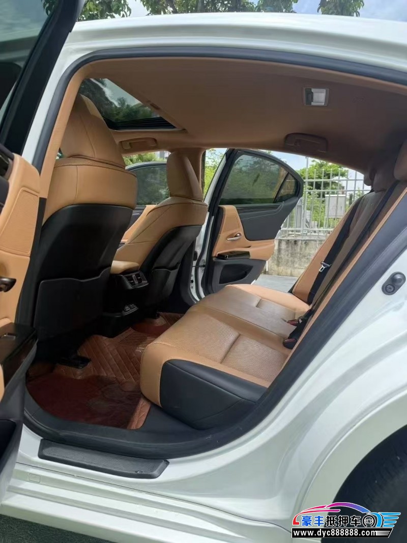 22年雷克萨斯ES轿车抵押车出售