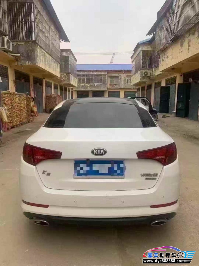 13年起亚K5轿车抵押车出售