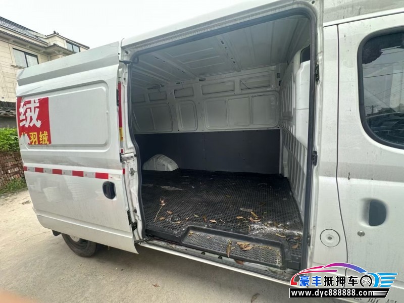 23年上汽大通V80轿车抵押车出售