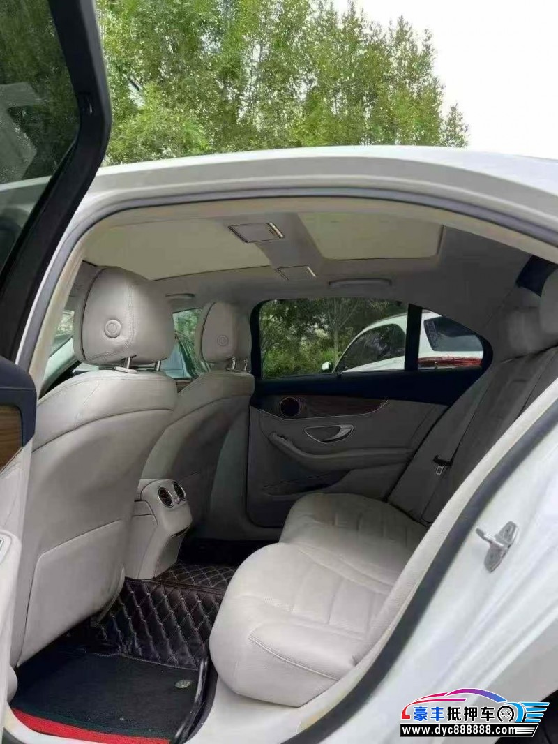 14年奔驰C轿车抵押车出售