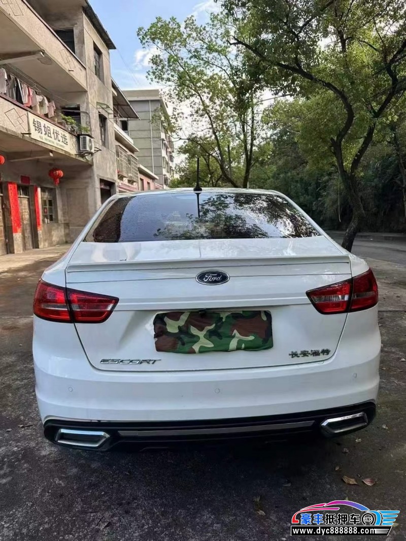 17年福特福睿斯轿车抵押车出售