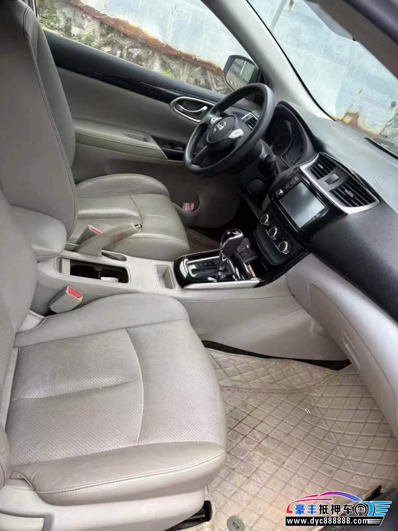 16年日产轩逸轿车抵押车出售