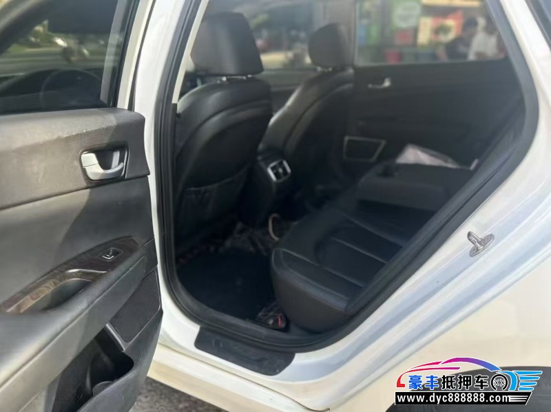 18年起亚K5轿车抵押车出售