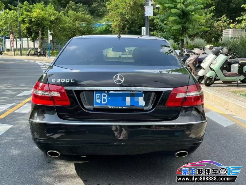 13年奔驰E轿车抵押车出售