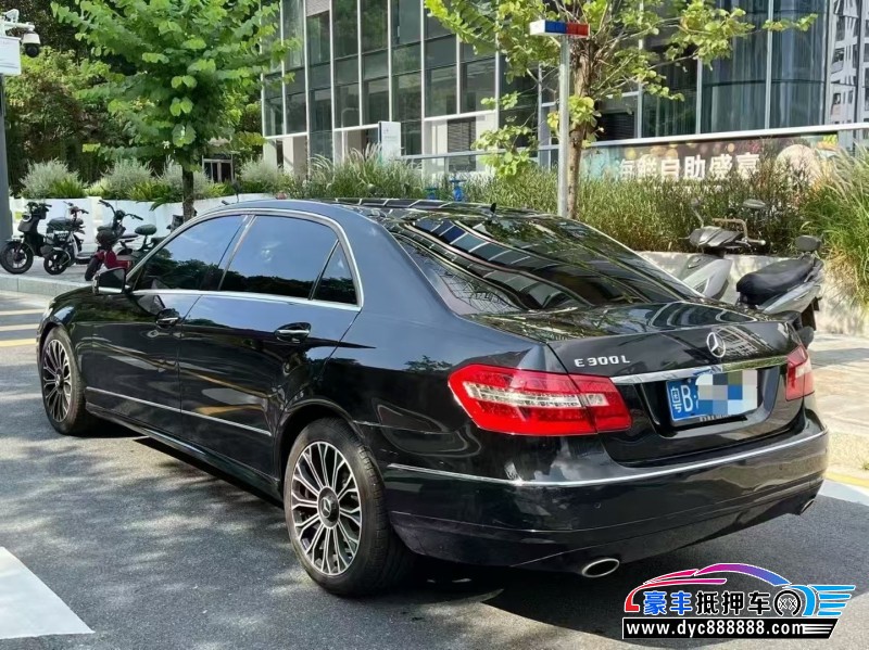 13年奔驰E轿车抵押车出售