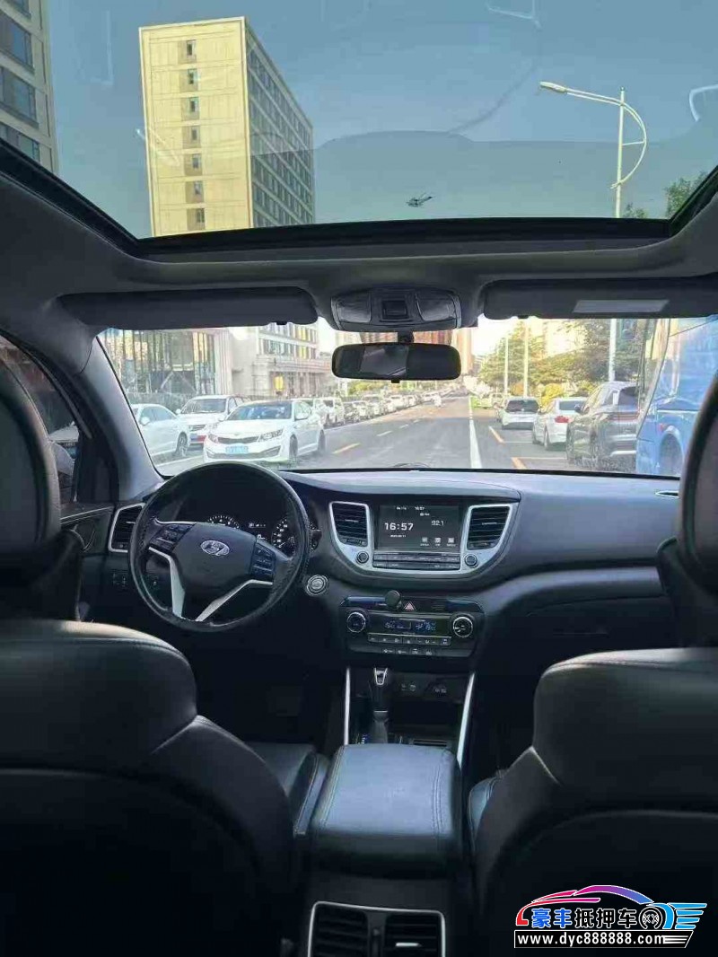 17年现代途胜轿车抵押车出售