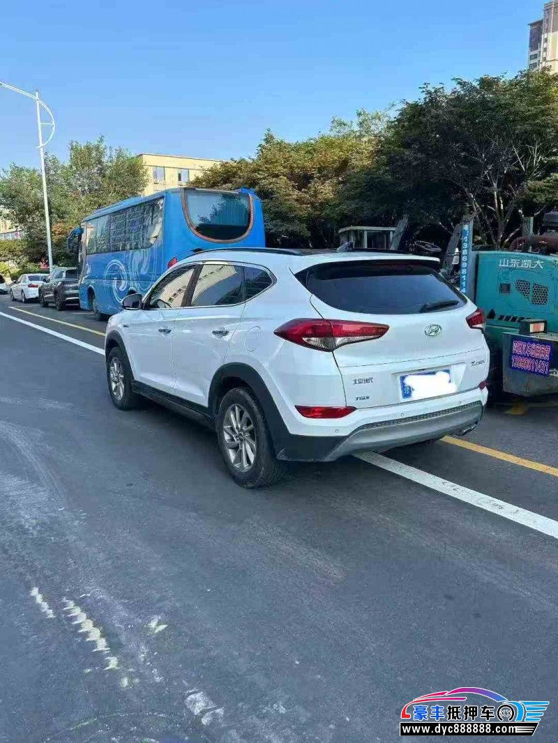 17年现代途胜轿车抵押车出售