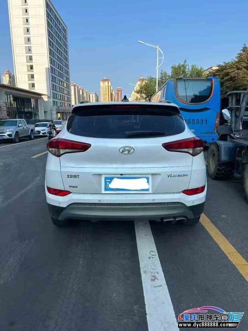 17年现代途胜轿车抵押车出售