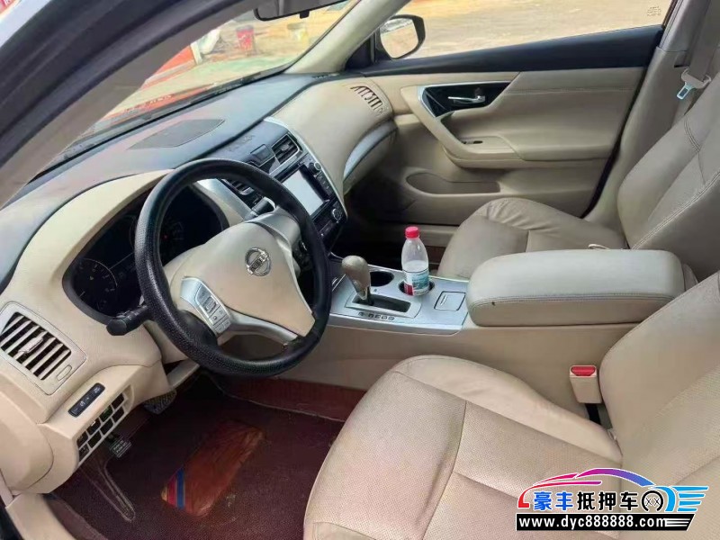 17年日产天籁轿车抵押车出售