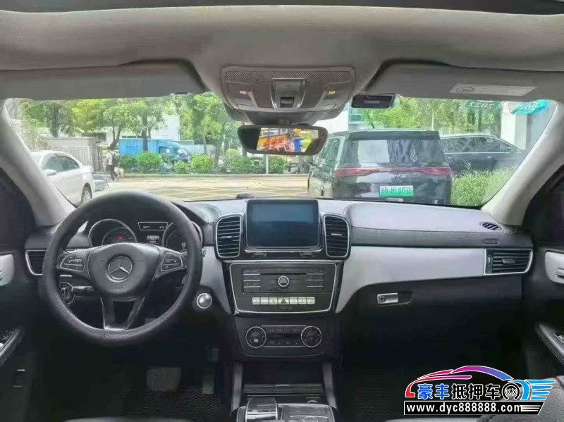 16年奔驰GLE轿车抵押车出售