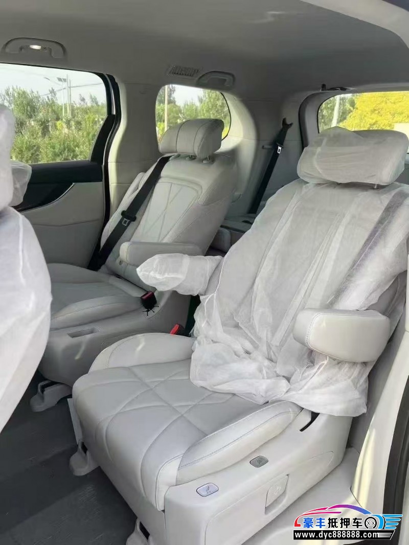 25年东风风行星海V9轿车抵押车出售