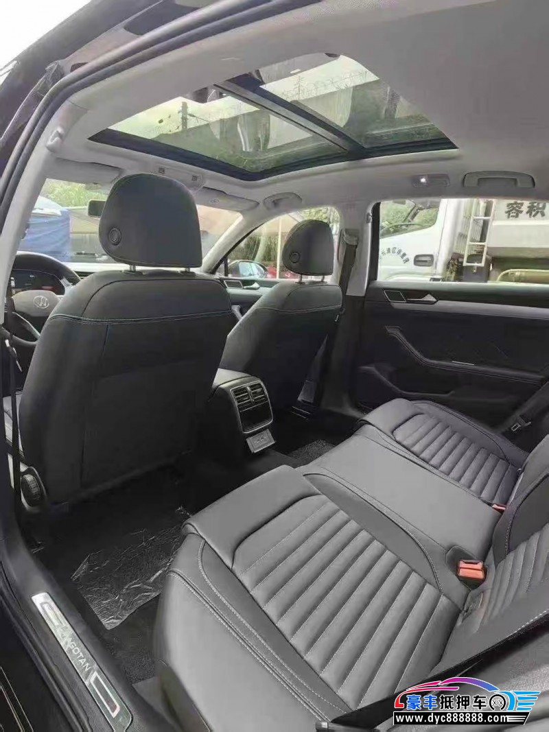 25年大众迈腾轿车抵押车出售