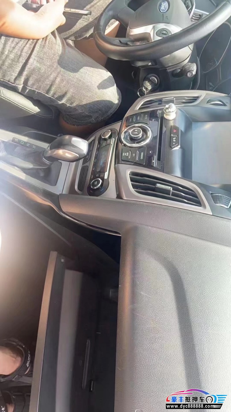 13年福特福克斯轿车抵押车出售