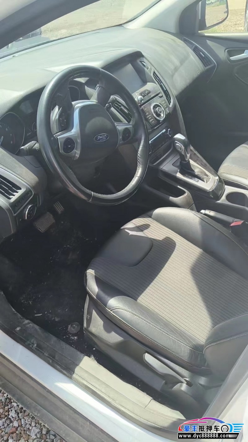 13年福特福克斯轿车抵押车出售