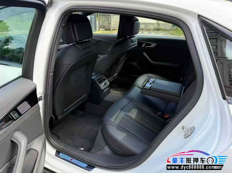 25年奥迪A4L轿车抵押车出售