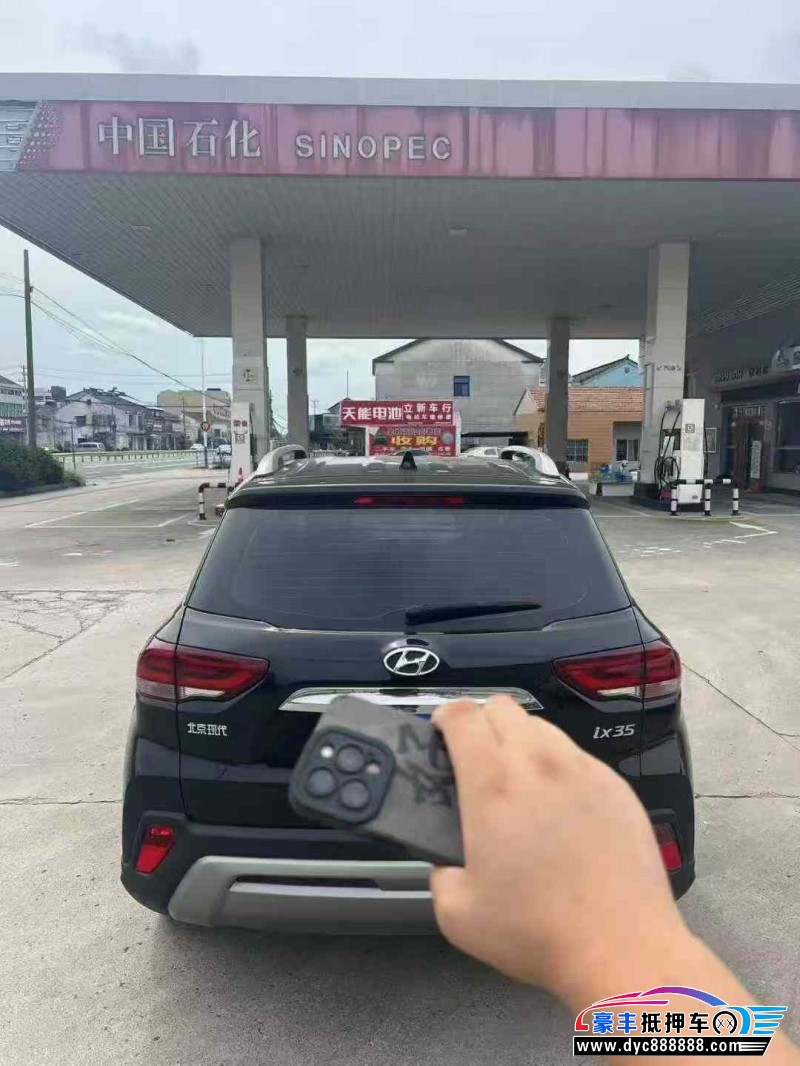 19年现代ix35轿车抵押车出售