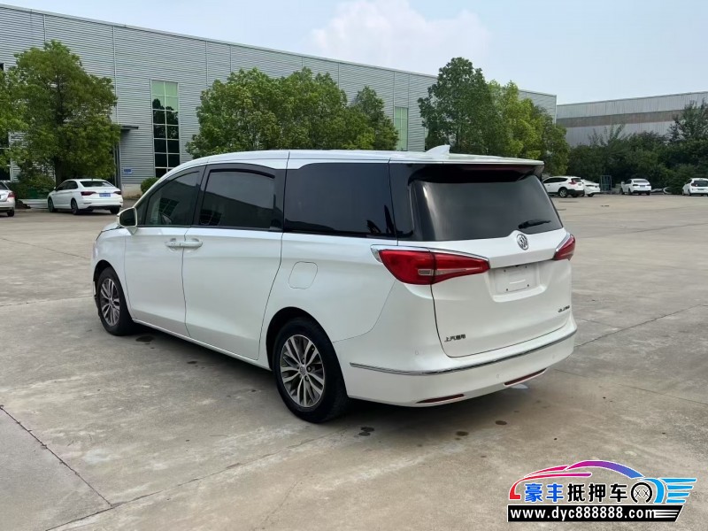 17年别克GL8轿车抵押车出售