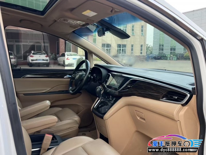 17年别克GL8轿车抵押车出售