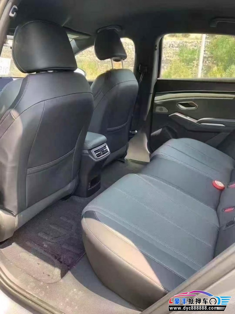 25年比亚迪秦轿车抵押车出售