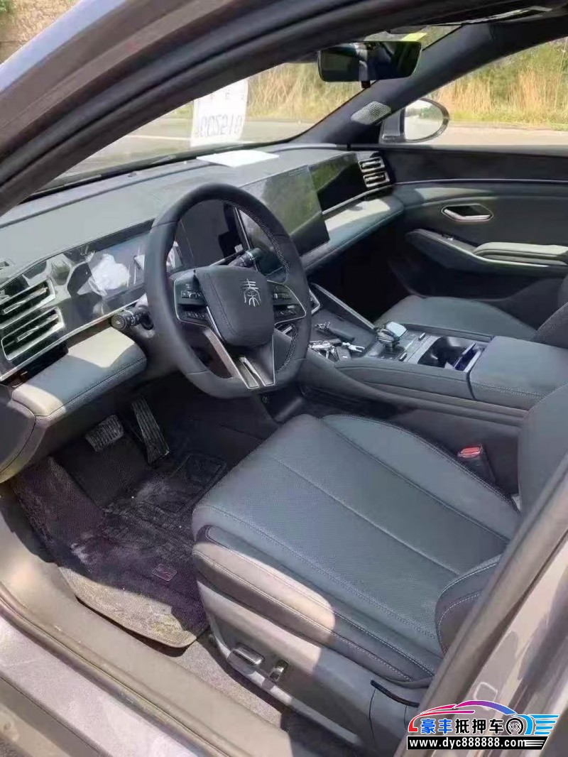 25年比亚迪秦轿车抵押车出售