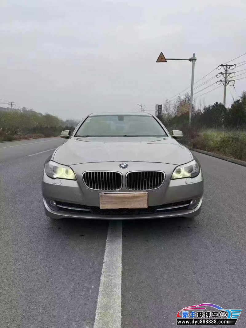 抵押车出售13年宝马5系轿车