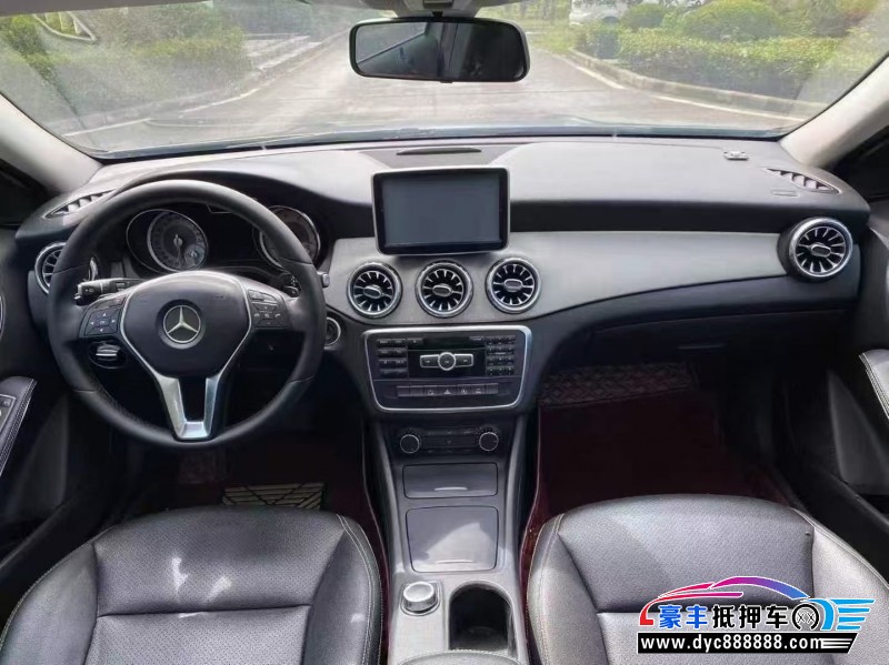 15年奔驰GLA轿车抵押车出售