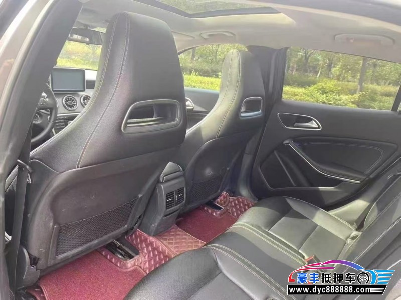 15年奔驰GLA轿车抵押车出售