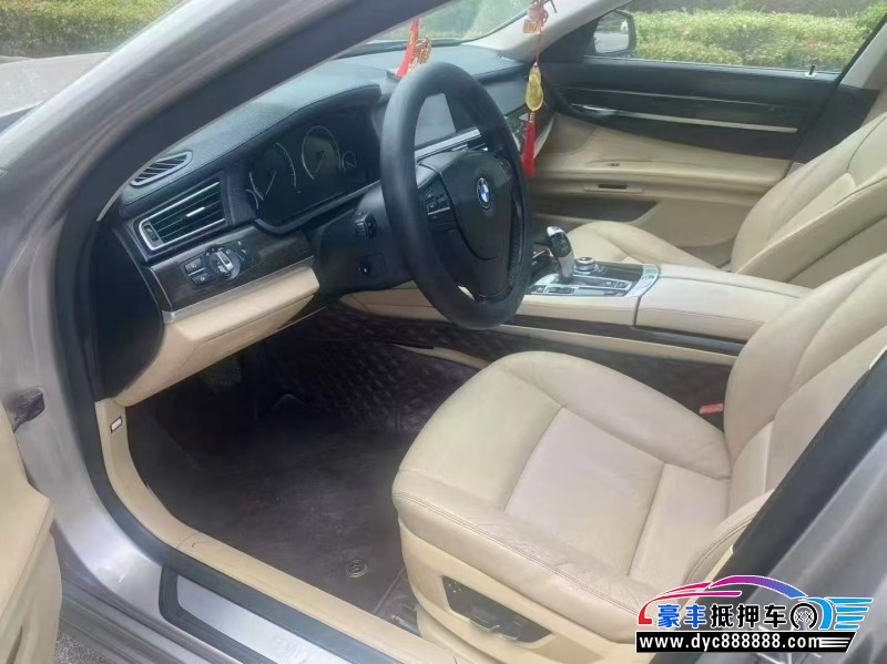 10年宝马7系轿车抵押车出售