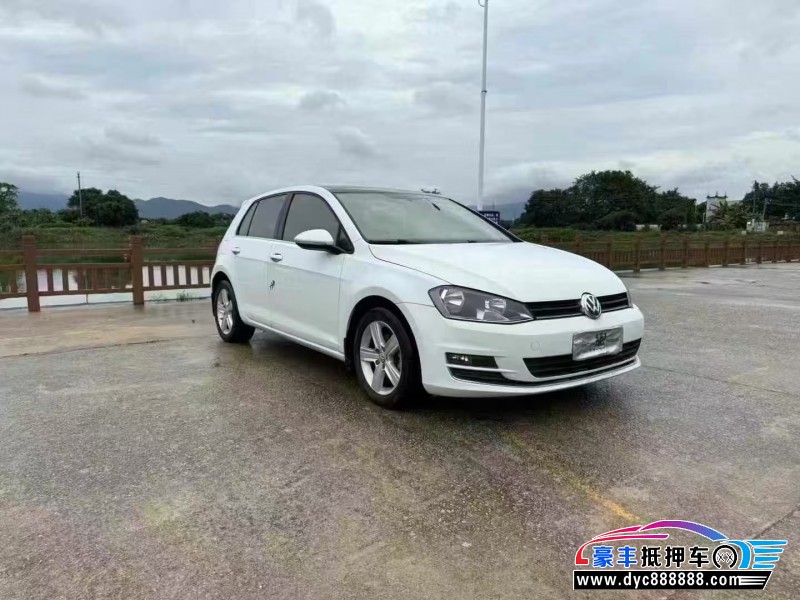 14年大众高尔夫轿车抵押车出售