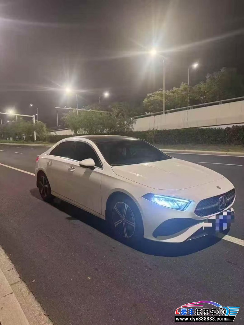 24年奔驰A轿车抵押车出售