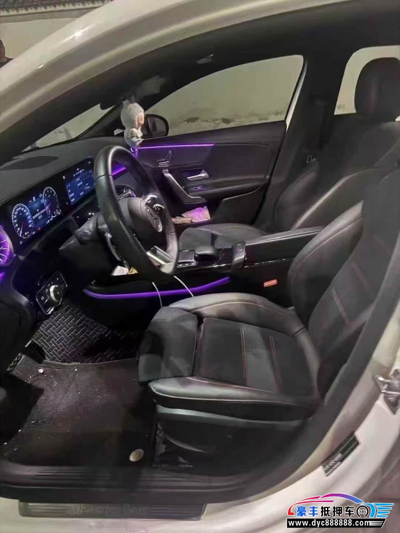 24年奔驰A轿车抵押车出售