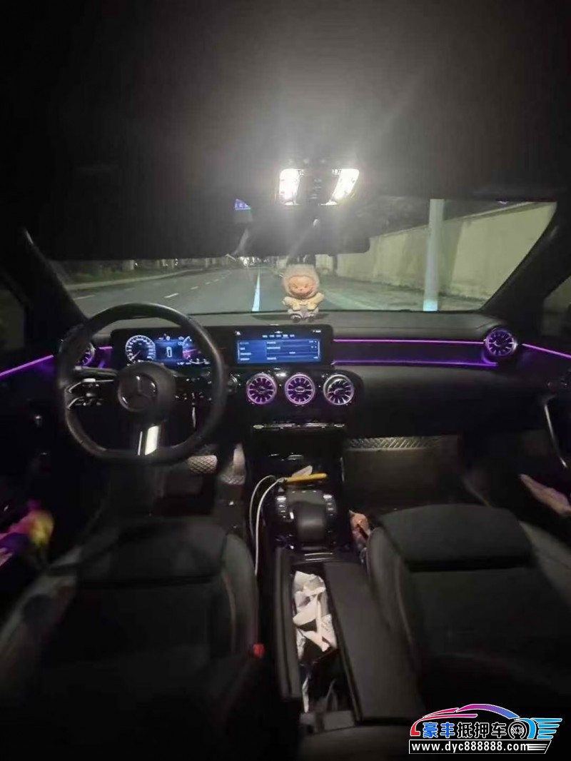 24年奔驰A轿车抵押车出售