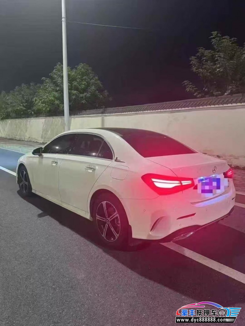 24年奔驰A轿车抵押车出售