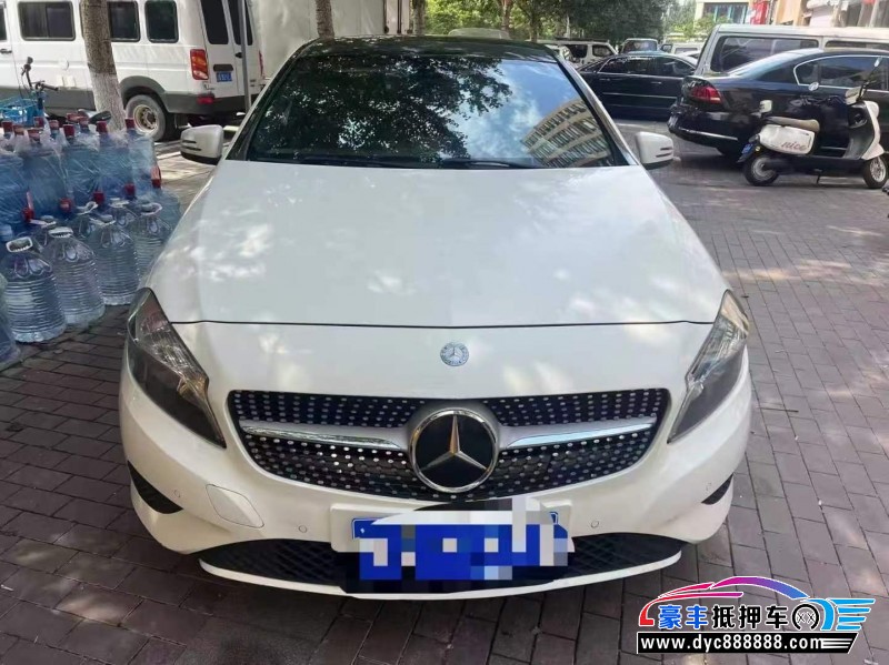 13年奔驰A轿车抵押车出售